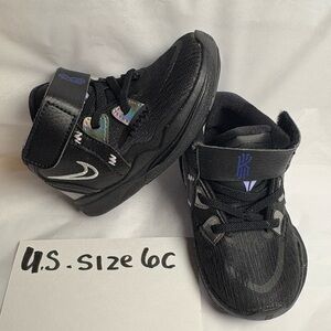 Nike Kyrie Infinity, Black and Purple Sneakers size 6c